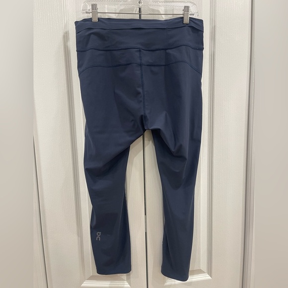 On Cloud Women’s navy Performance Active Thights leggings in size XL - Picture 2 of 4